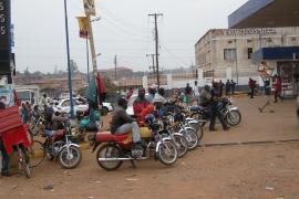 Kampala - postój motocyklowy.