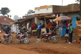 Postój taksówek (motocyklowych) w Kabale.