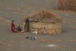 Masajska wioska z okolic góry Ol Doinyo Lengai.