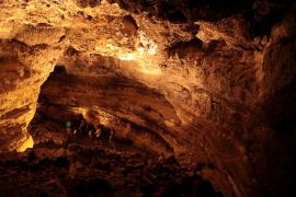 Jaskinia lawowa Cueva de Los Verdes.