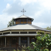 Prawie wszystkie kościoły mają kształt ośmiokąta.