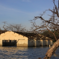 Jezioro Baringo - nadal widoczne skutki powodzi.