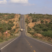 Drogi asfaltowe są w dobrym stanie, ale jest ich mało.