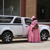 Tradycyjnie ubrana kobieta Herero.