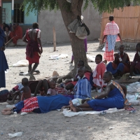 Wioska nad jeziorem Natron.