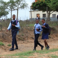 Każda szkoła ma inne mundurki.