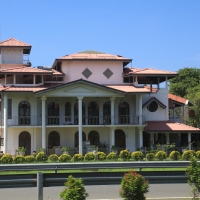 Przedmieścia stolicy.